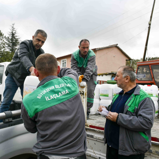 Ankara'da üreticiye sıvı gübre desteği