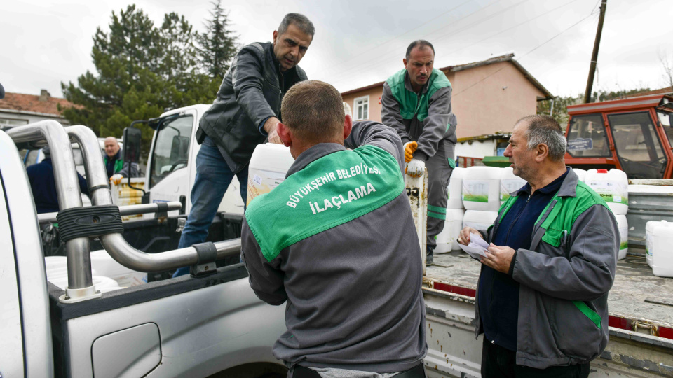Ankara'da üreticiye sıvı gübre desteği