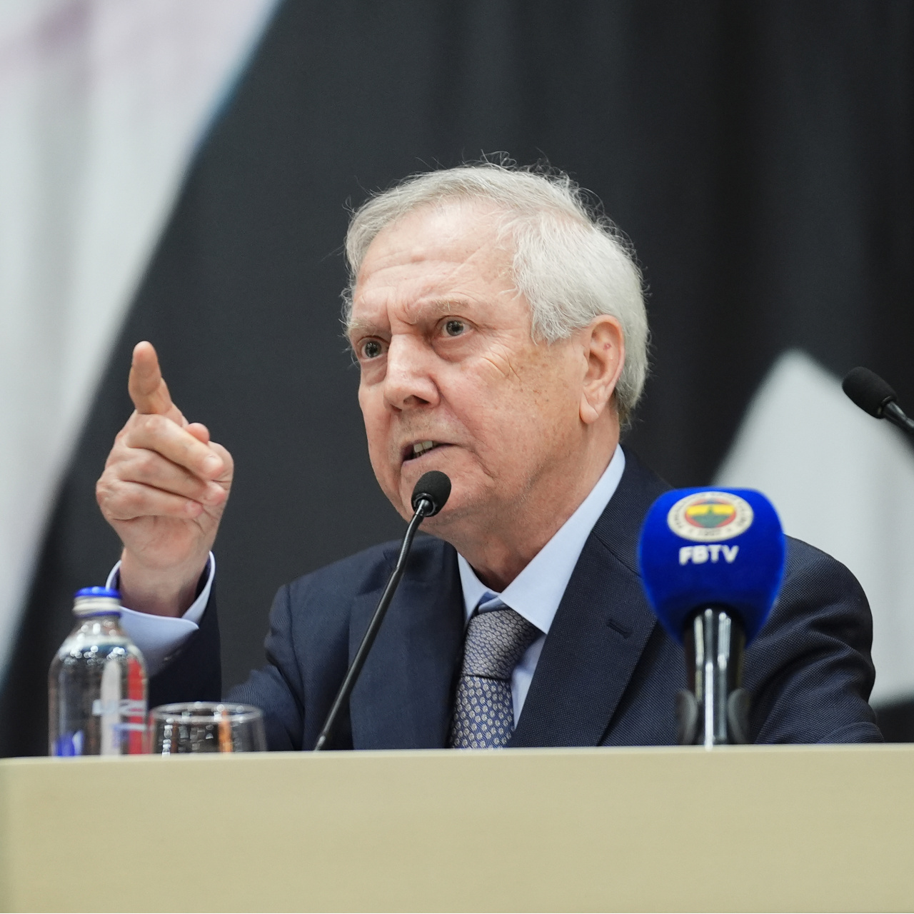 Aziz Yıldırım'dan Fenerbahçe açıklaması!