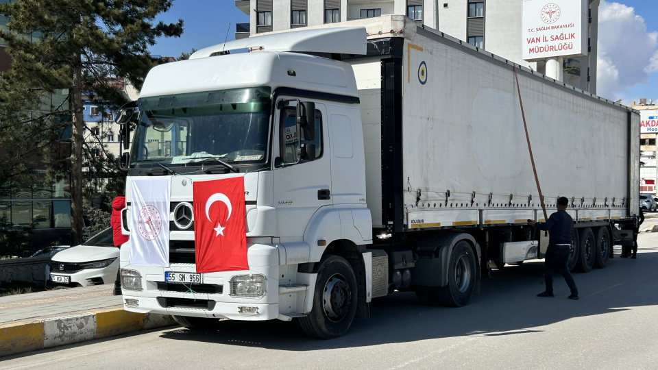 Türkiye'den İran'a 6 TIR ilaç