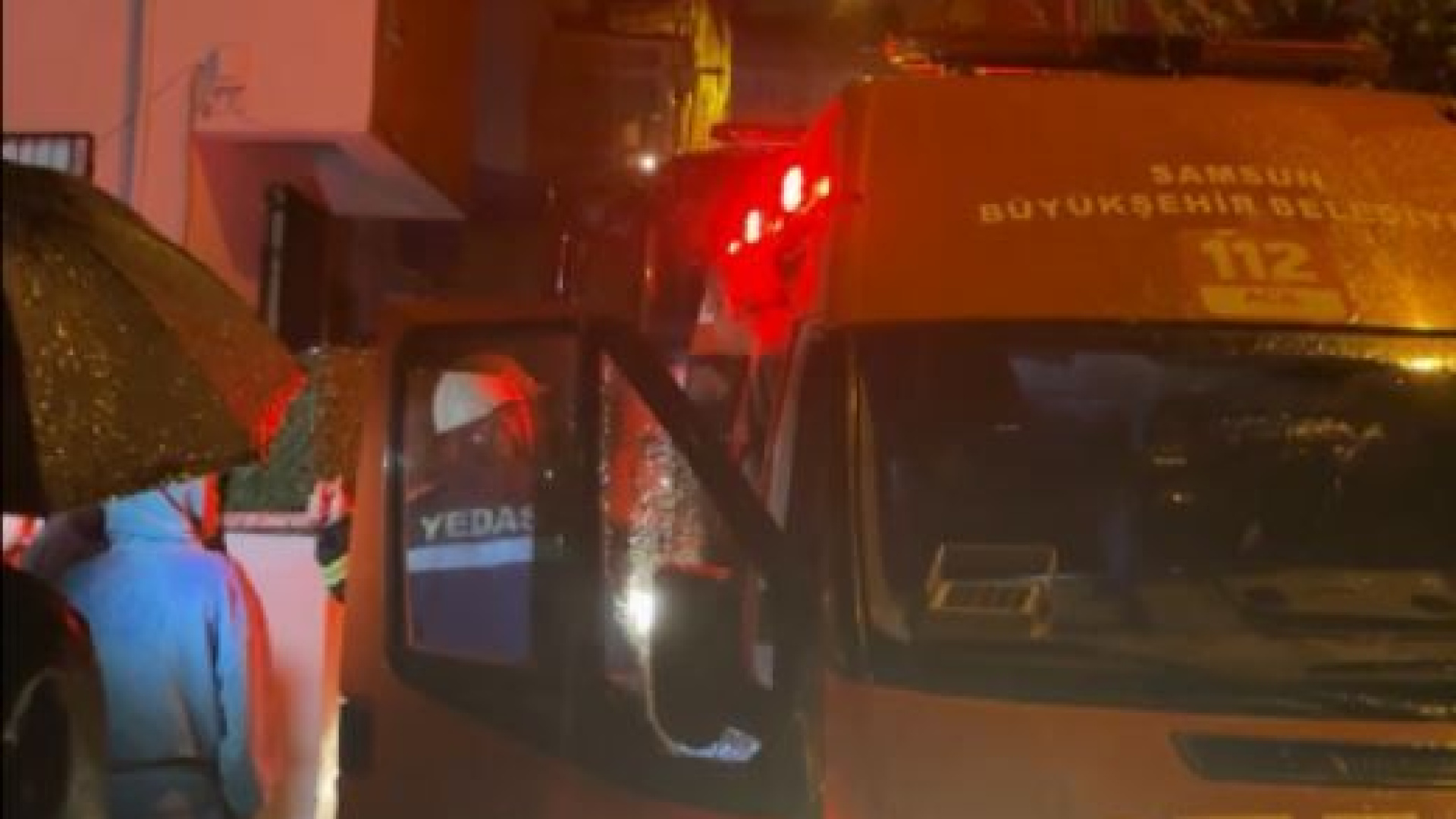 Samsun'da yangın: Anne ve bebeği dumandan etkilendi