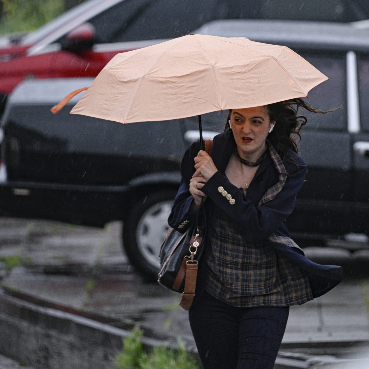 Sağanak yağmur ve fırtına uyarısı! Bu bölgeler dikkat