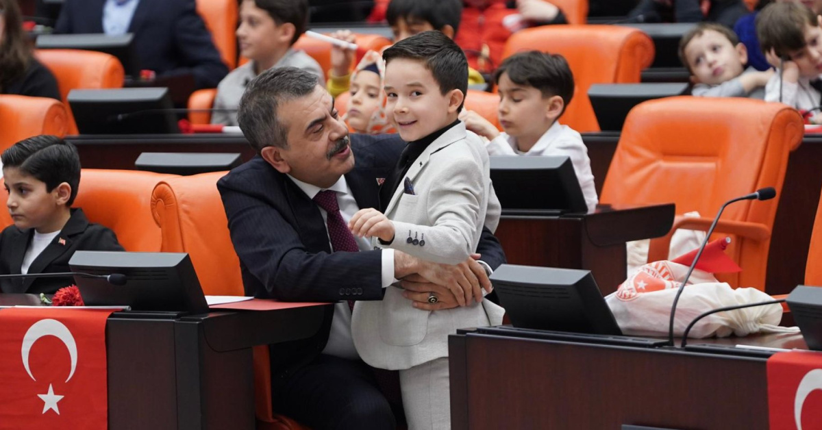 Tekin: Okullarda Güvenlik Açılmış