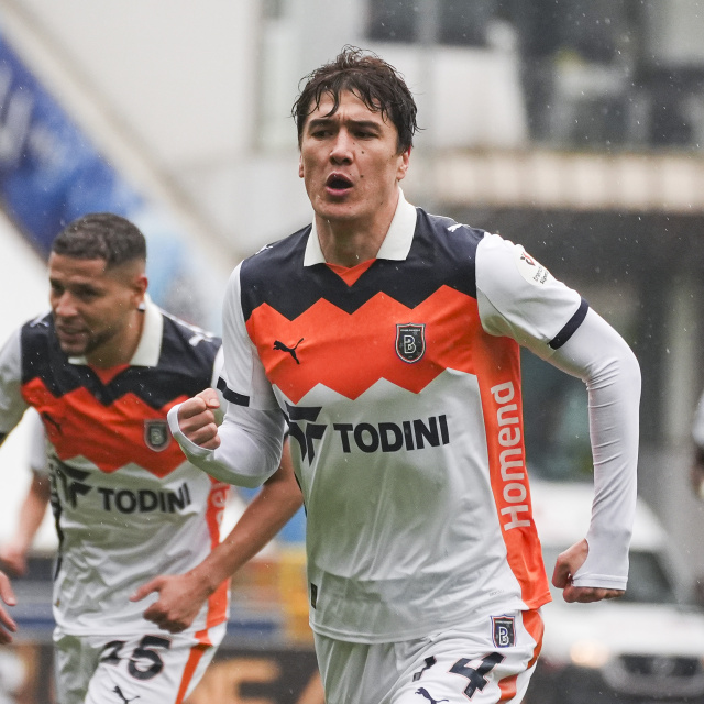 Başakşehir'de Shomurodov gelişmesi!