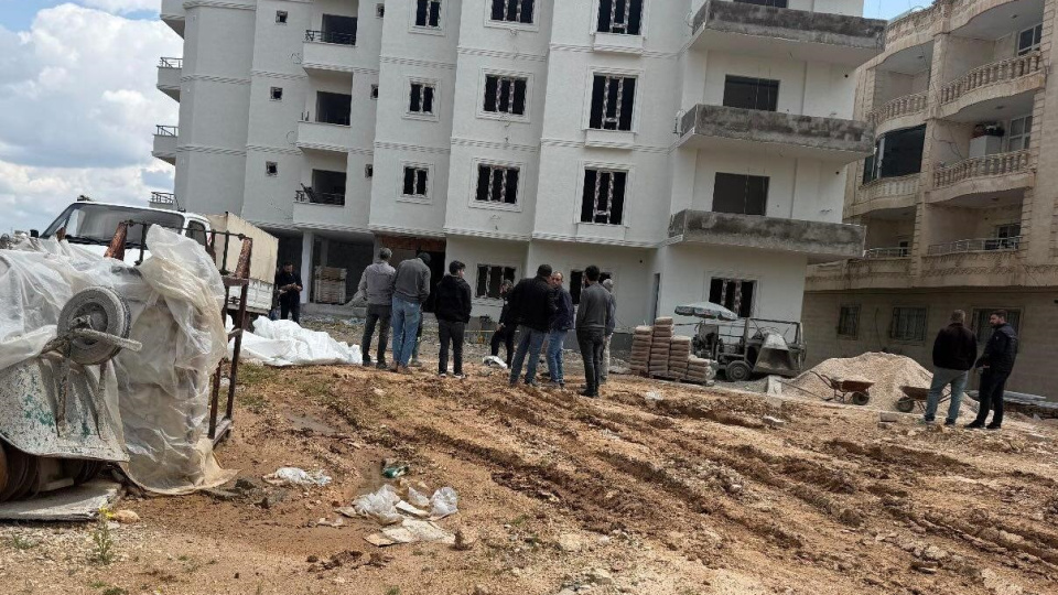 İnşaattan düşen işçi öldü