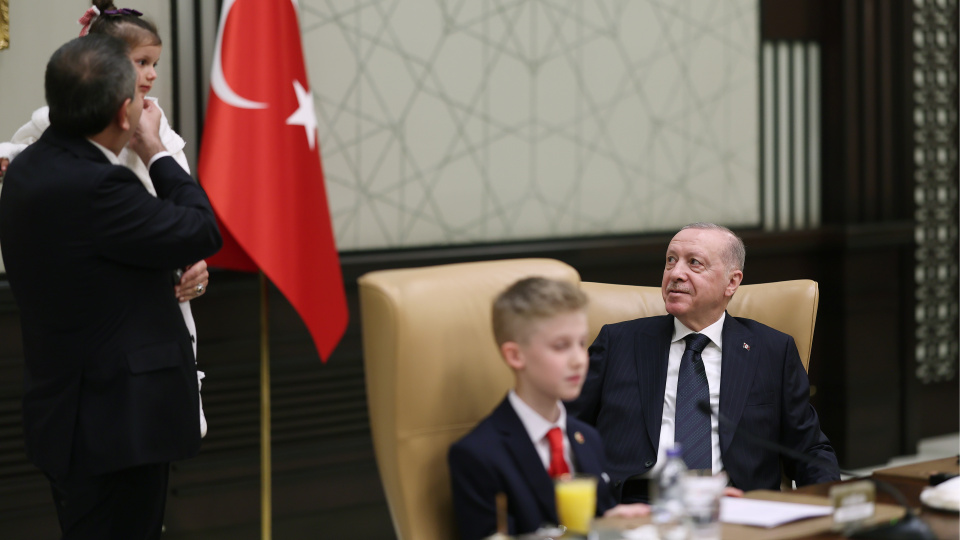 Cumhurbaşkanı Erdoğan, çocuklarla bir araya geldi