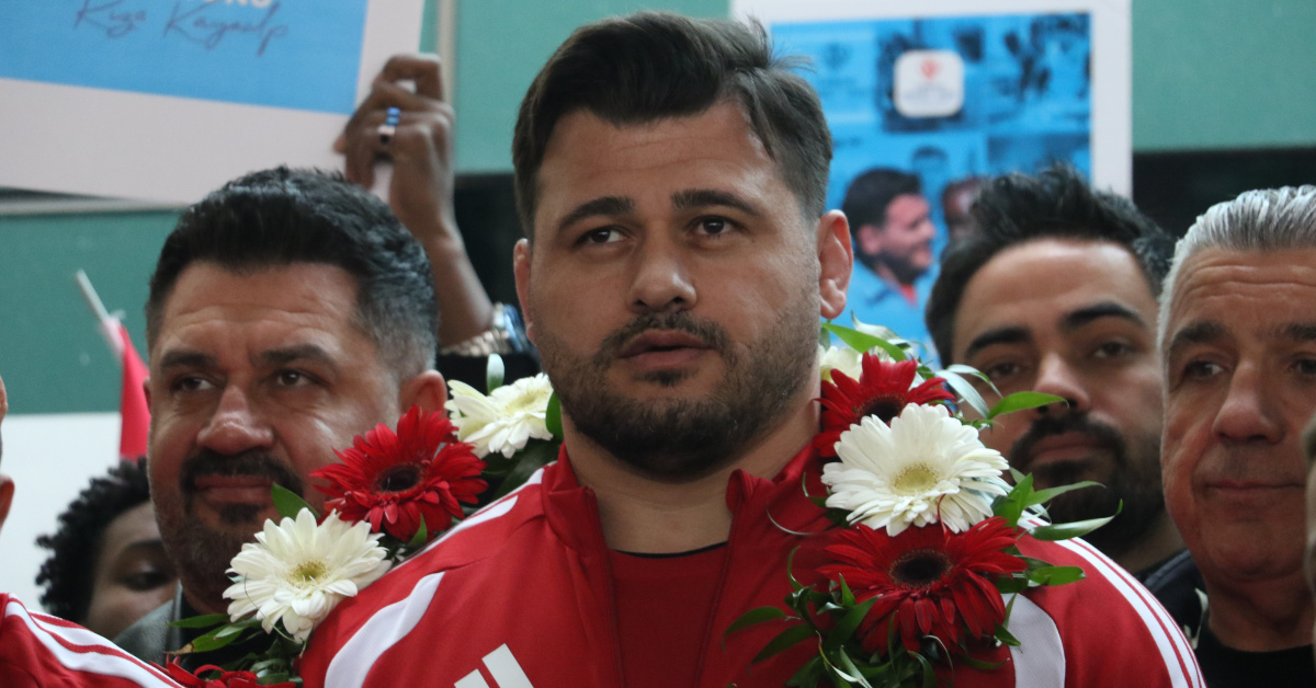 Rıza Kayaalp ve Güreş Takımı Yurda Döndü