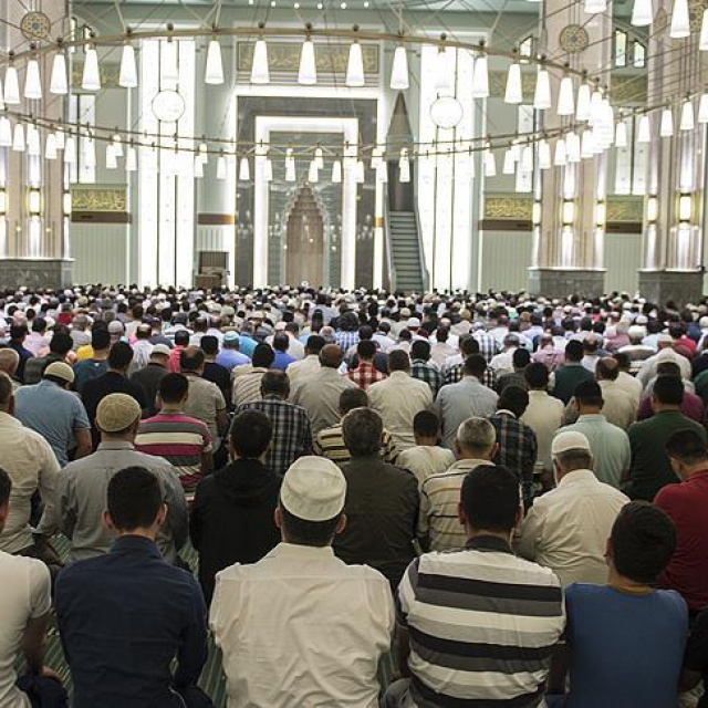 Cuma namazı saat kaçta?