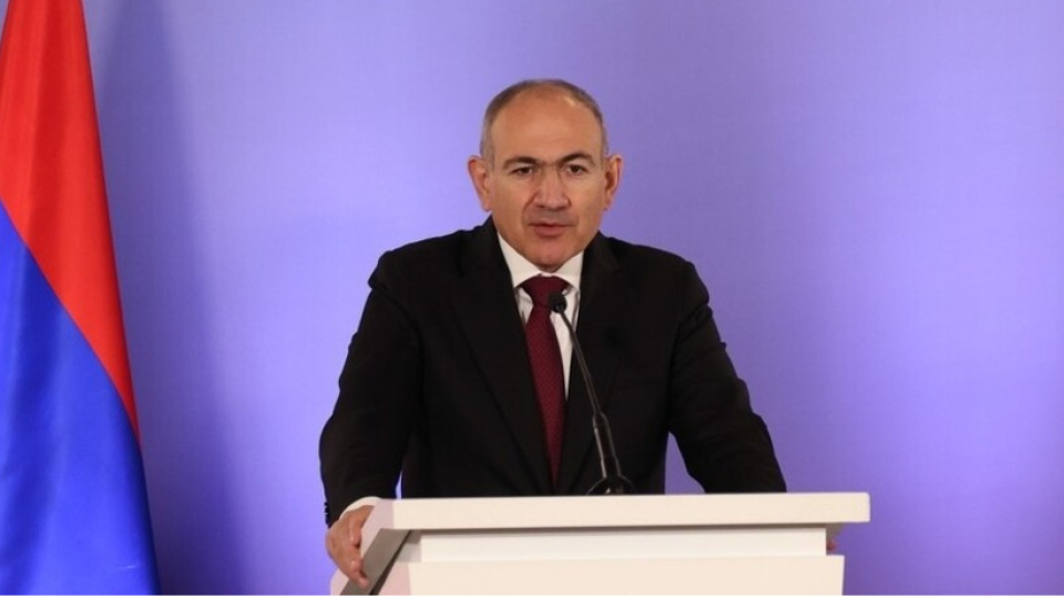 Paşinyan Erivan'da Türk bayrağının yakılmasını kınadı