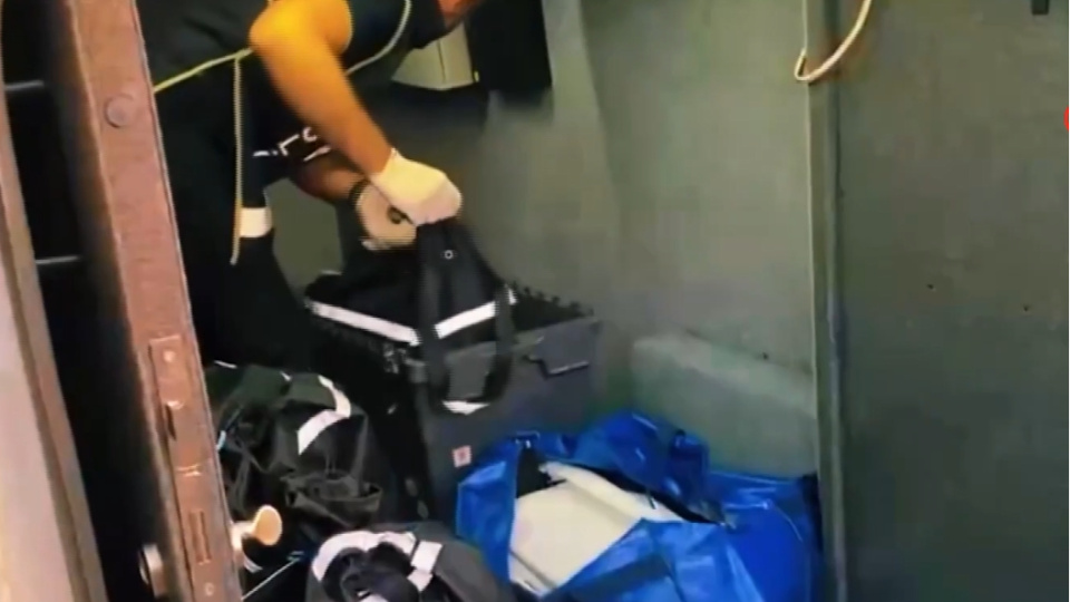 590 milyonluk altın ve döviz yakalandı