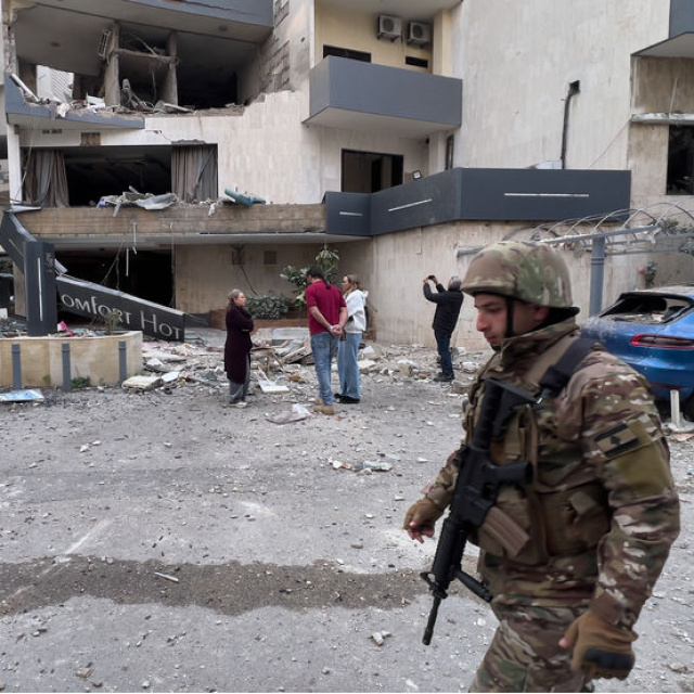 İsrail, Lübnan'da 'yağma' yapıyor