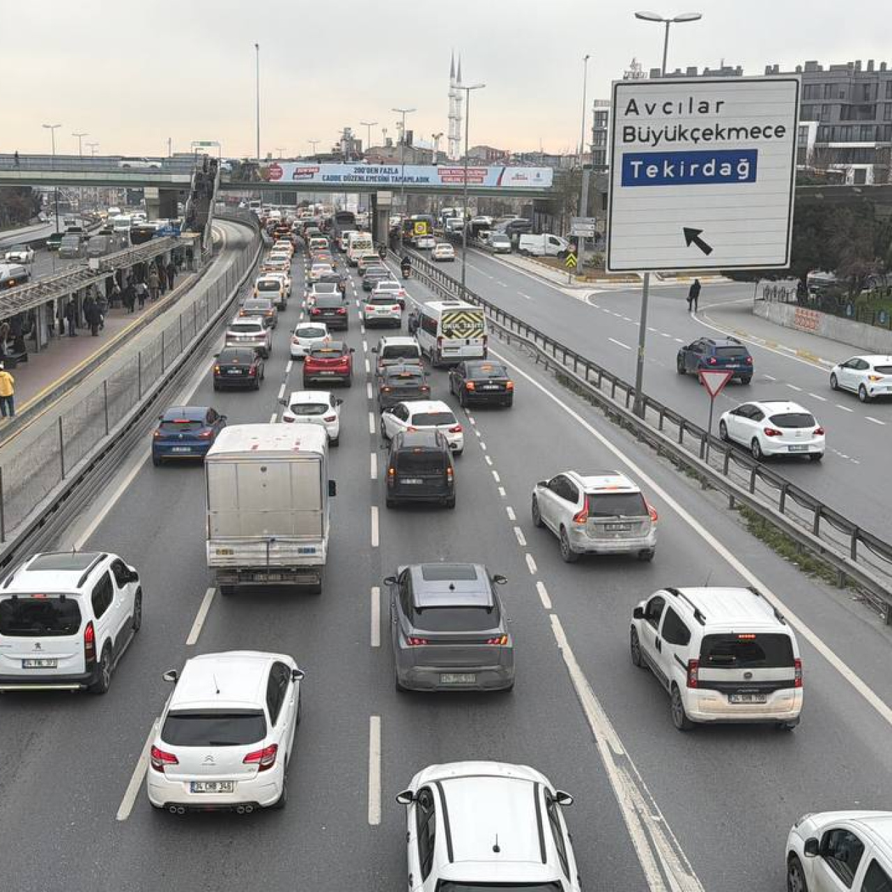 İstanbul'da Etkinlikler Trafikte Değişikliklere Neden Olacak: Yollar Kapalı, Alternatifler Belirlendi