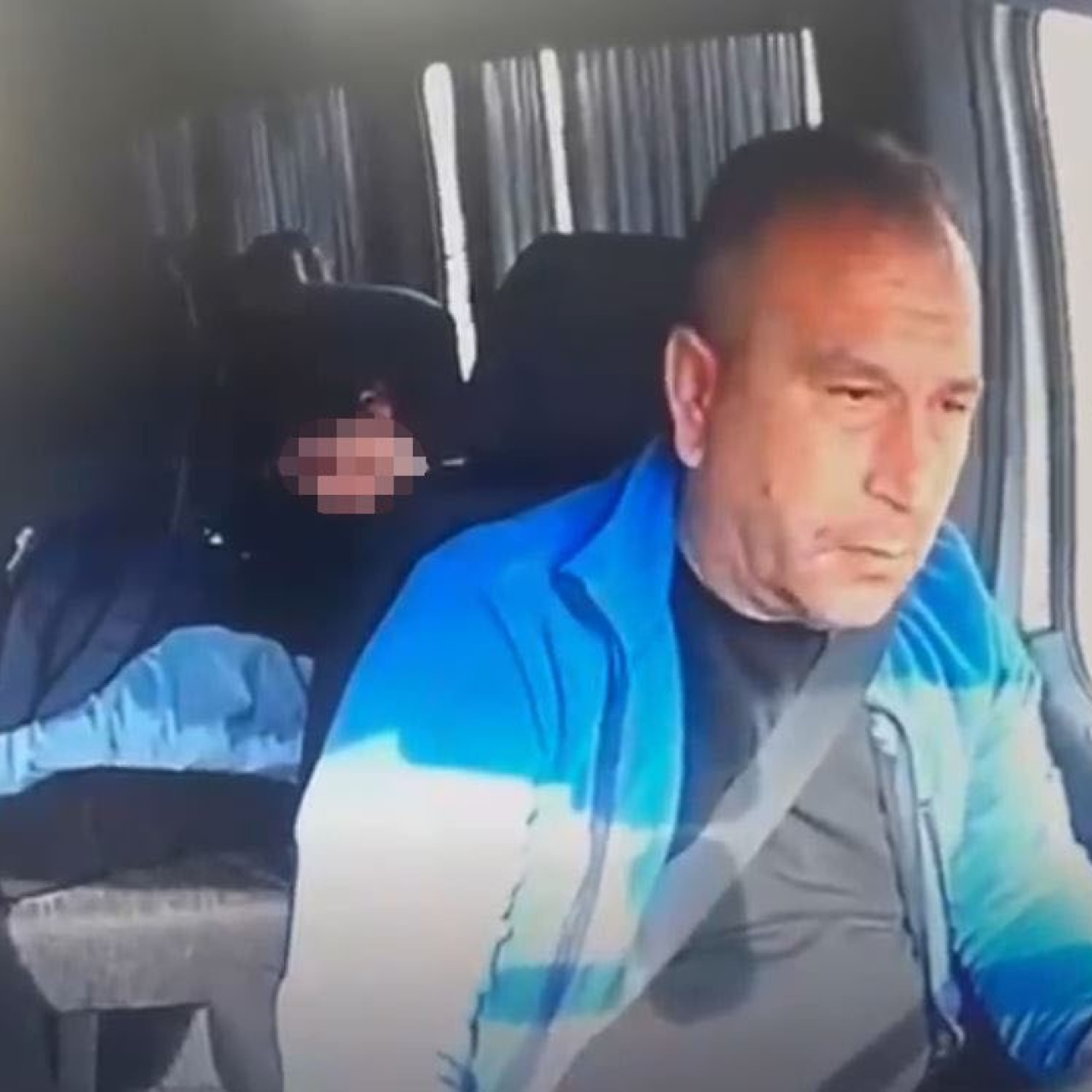 Okul Koridoruna Düşen Genç: İstanbul'da Tense Anlar