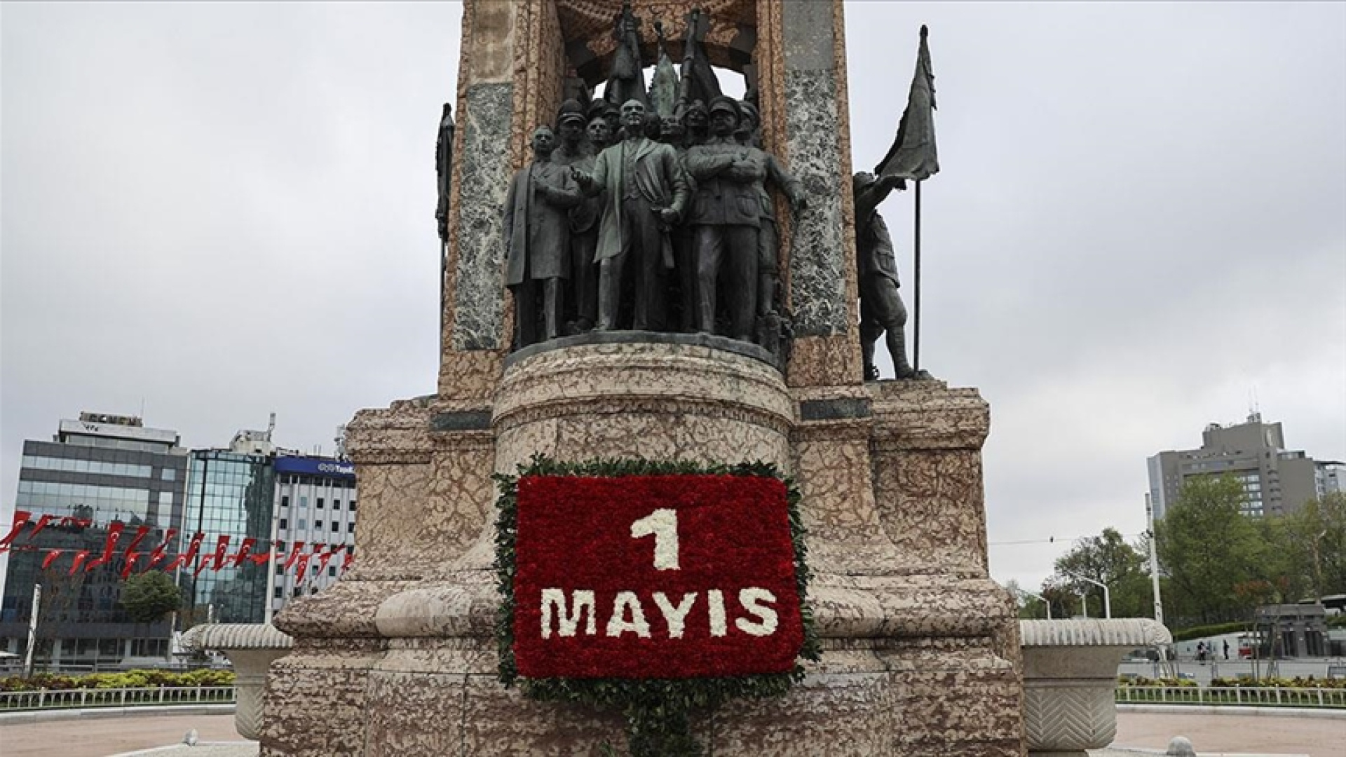 1 Mayıs 2026 resmi tatil mi? Emek ve Dayanışma Günü'nde okullar tatil