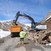 Hakkari'ye ulaşım için 3 güzergahta çalışma