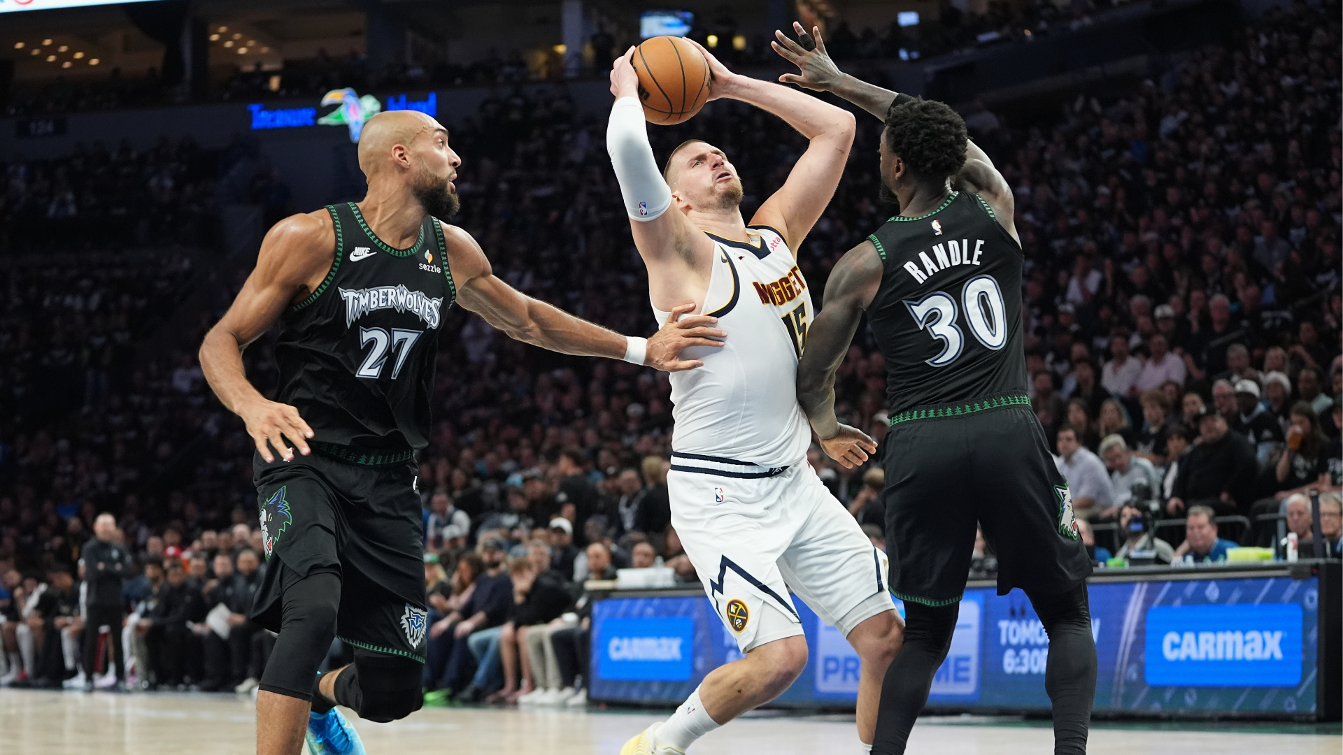 NBA'de Timberwolves Nuggets'ı 113-96 Yenerek Seride 2-1 Öne Geçti