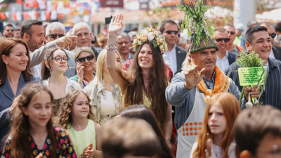 Alaçatı Ot Festivali'nden renkli kortej