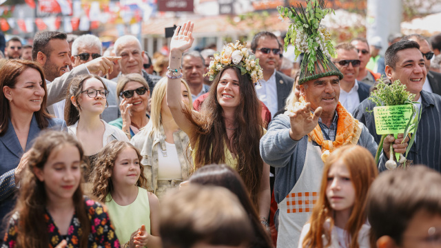 Alaçatı Ot Festivali'nden renkli kortej