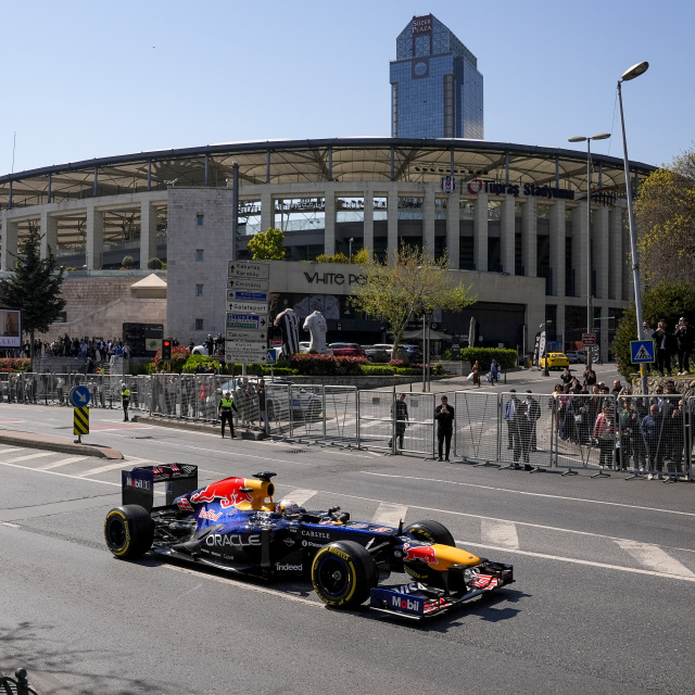 İstanbul sokaklarında Formula 1 şov