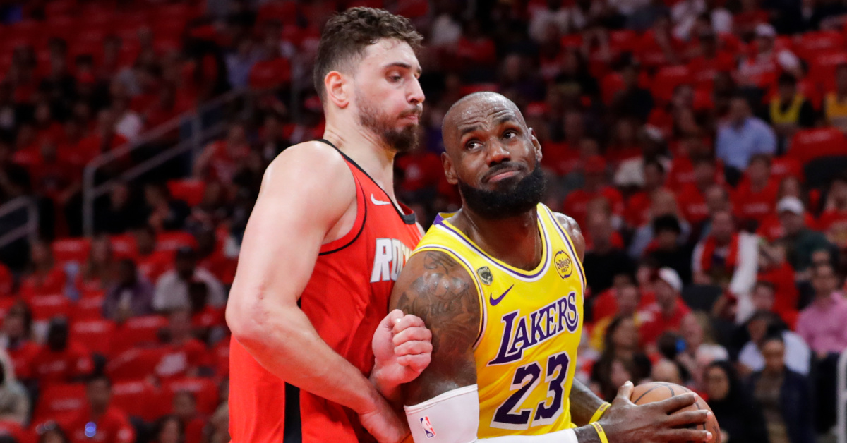 Lakers, Rockets'u 3-0 yenerek öne geçti