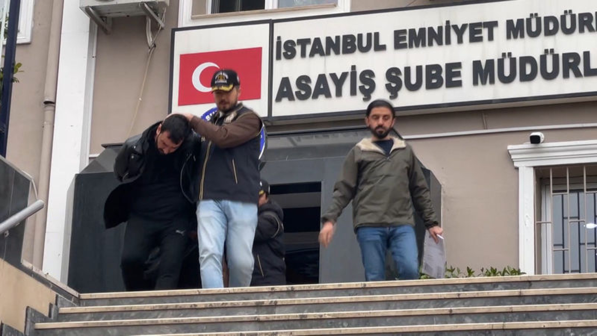 İstanbul'da kapora dolandırıcılığı yapan 2 şüpheli yakalandı