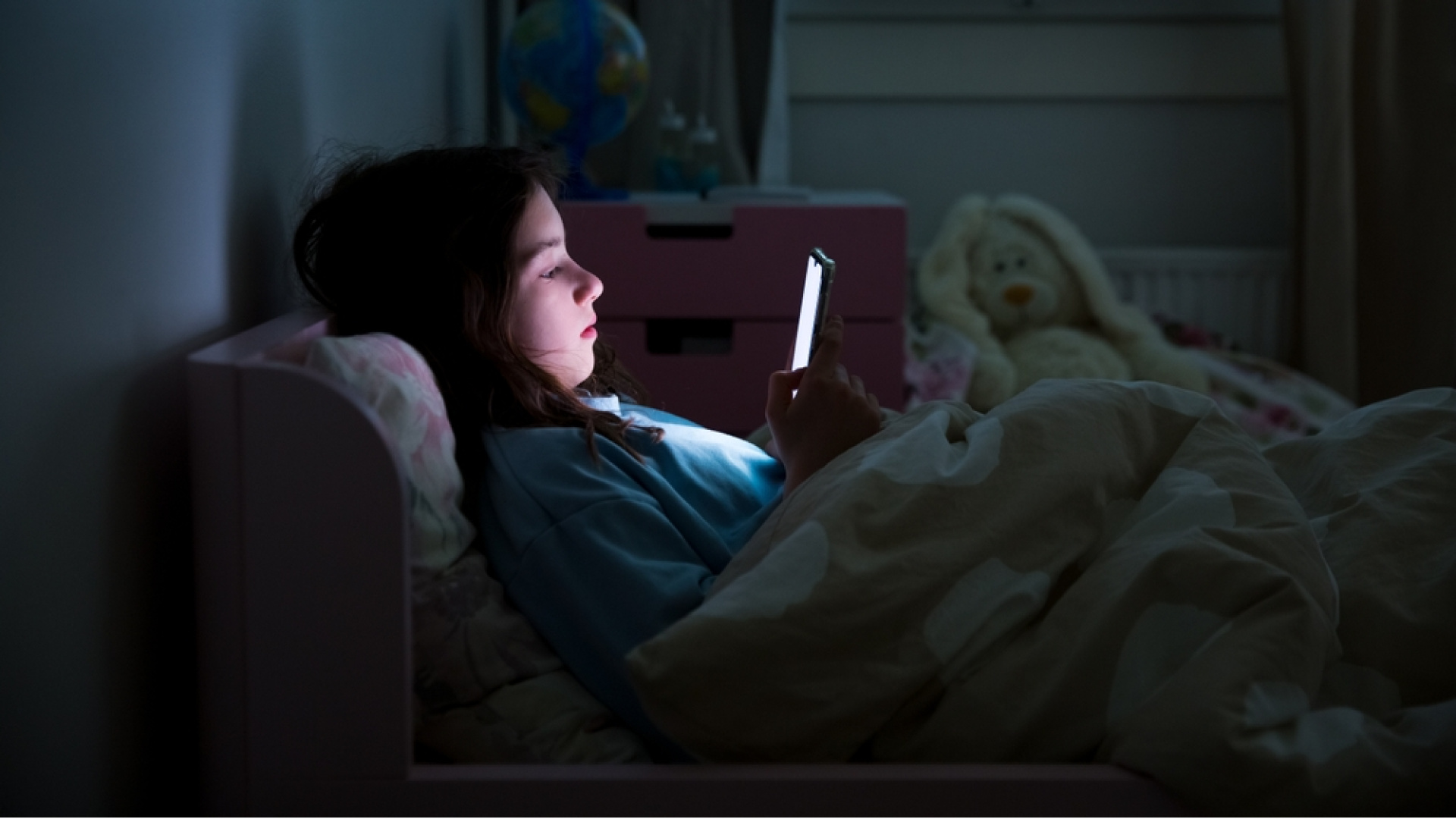 Ekran bağımlılığı alarmı! 2050 yılında her 2 kişiden birinde miyop görülecek - Haberler