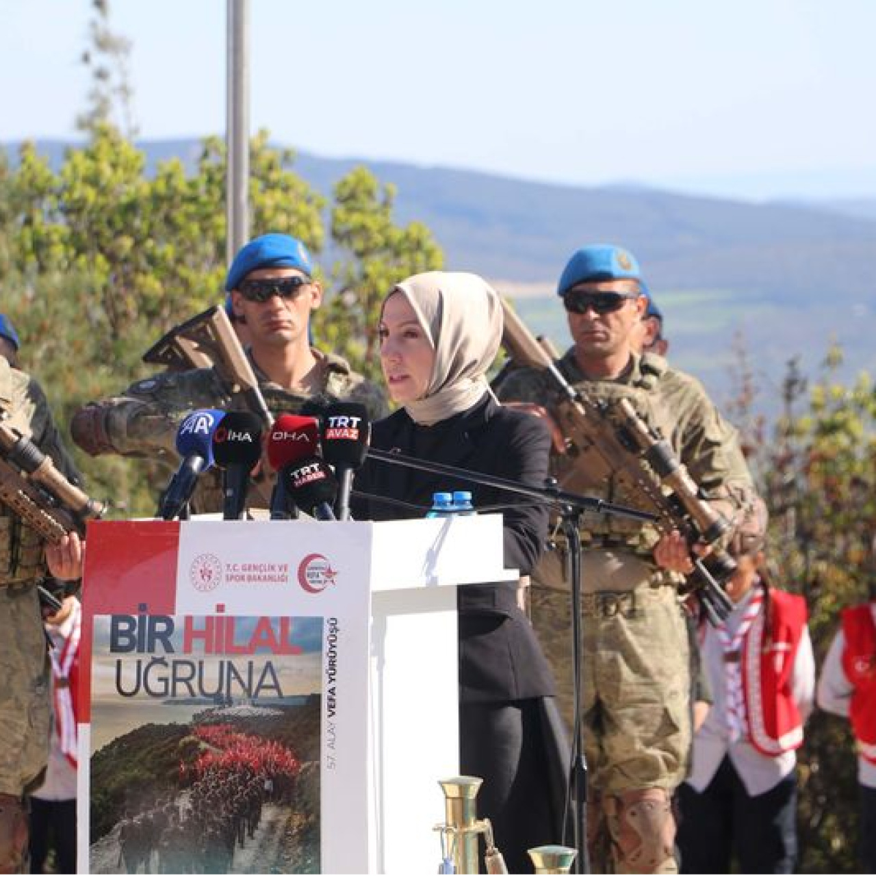 Anzak askerler 'Şafak Ayini' ile anıldı