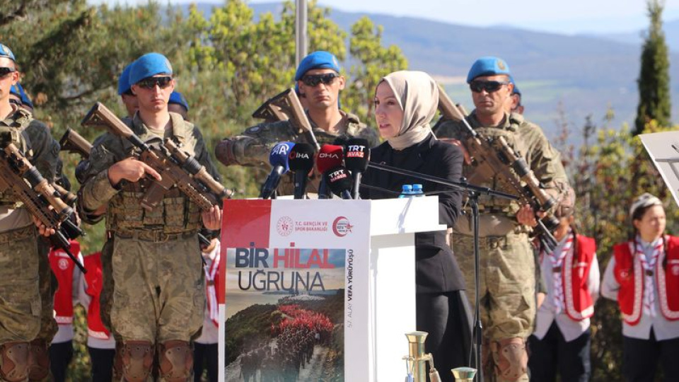 Anzak askerler 'Şafak Ayini' ile anıldı