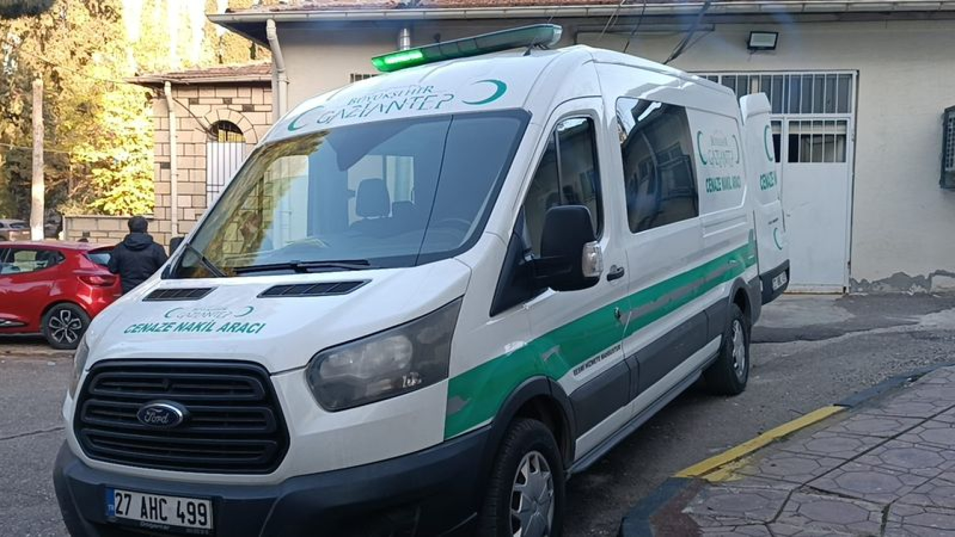 Gaziantep'te TIR'a arkadan çarpan otomobilde baba ve oğul öldü