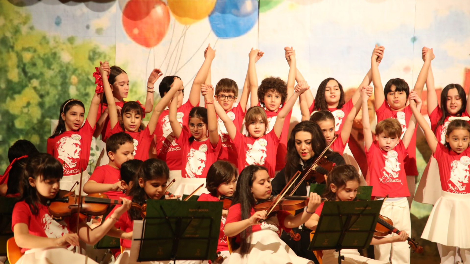 Doğa Koleji'nde 23 Nisan coşkusu 100 kampüste aynı anda yaşandı
