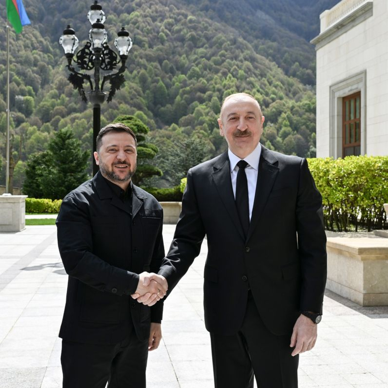 Aliyev ve Zelenskiy Azerbaycan'da görüştü