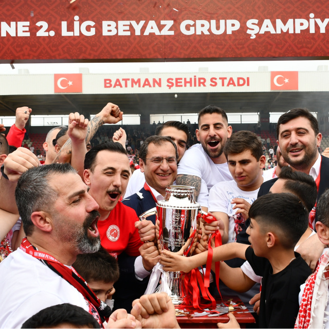 1.Lig'e yükselen Batman Petrolspor, kupasını aldı!