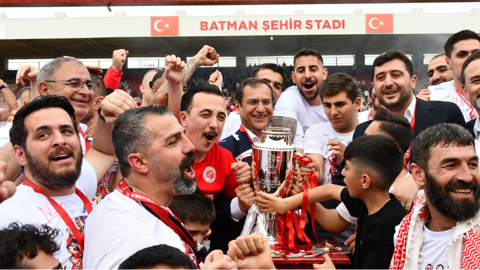 1.Lig'e yükselen Batman Petrolspor, kupasını aldı!