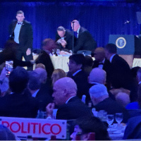 Trump'ın katıldığı yemekte silah sesleri!