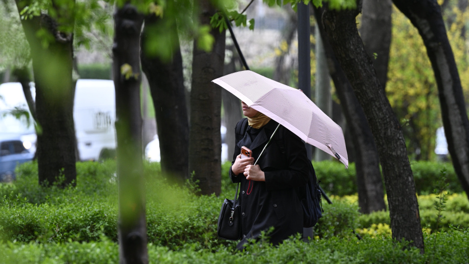 Kuzeyde ve batıda güneş, diğer bölgelerde yağış var!