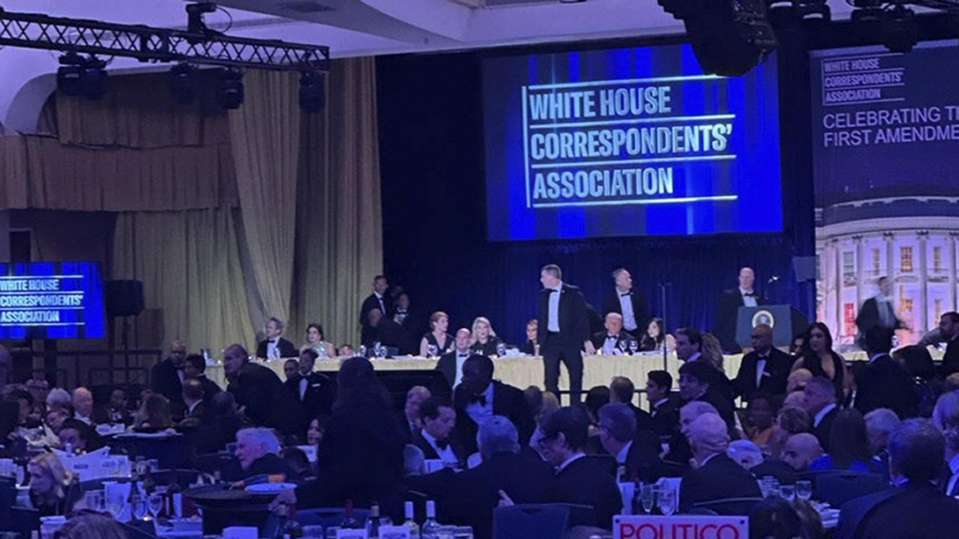 Son dakika: ABD Başkanı Trump'ın katıldığı yemekte silah sesleri! Beyaz Saray Muhabirleri Yemeği nasıl kaosa döndü? | Dış Haberler