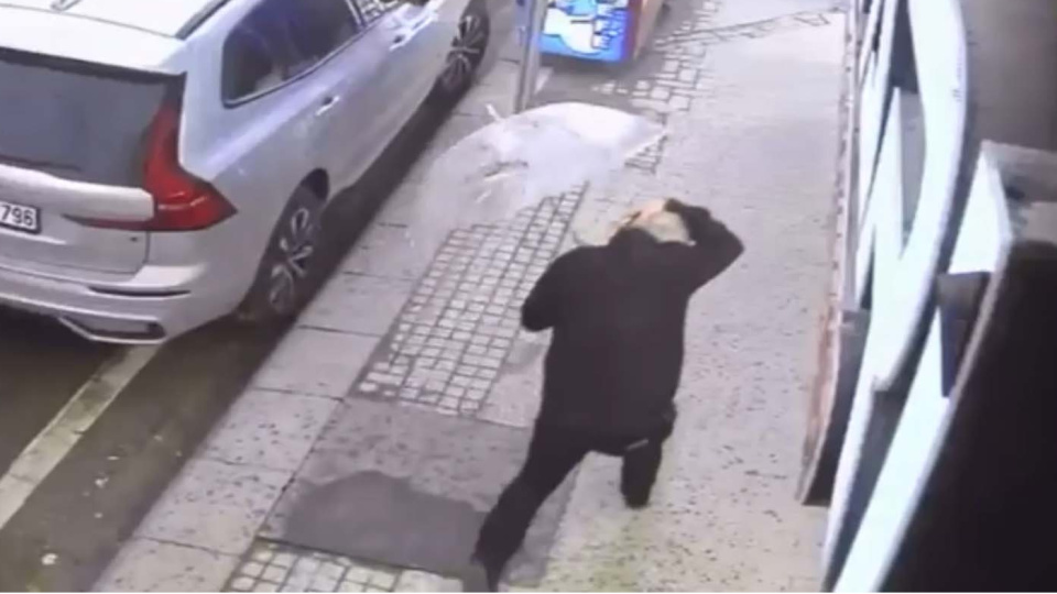 Rüzgar camı patlattı, kafasına düştü