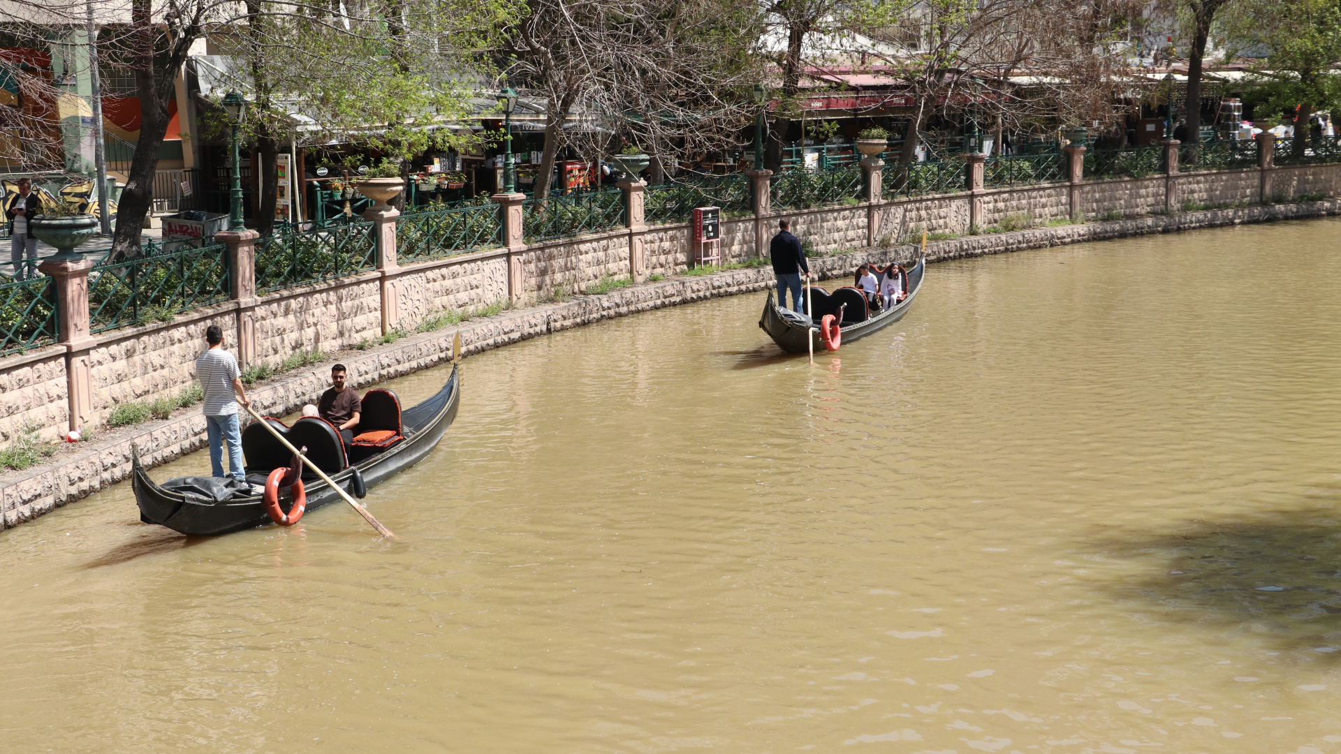 Yağışların ardından Porsuk Çayı kahverengiye büründü, turistler şaşkınlıklarını gizleyemedi | Son dakika haberleri