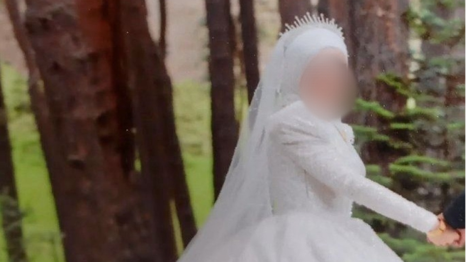 2 aylık bebeğini öldürdü