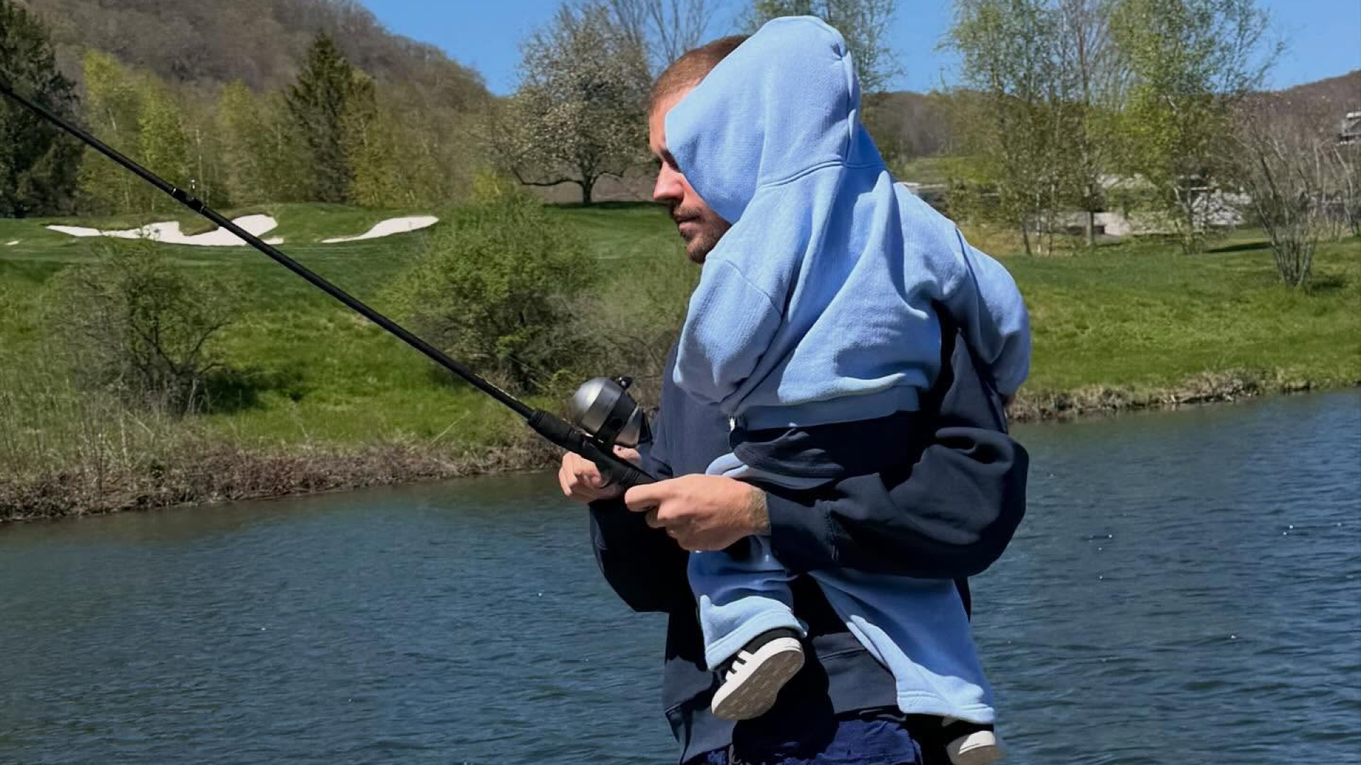 Justin Bieber oğlu Jack Blues ile balık tuttu