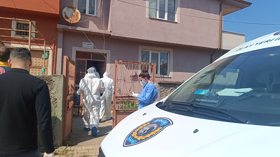 Evinde ölü bulundu