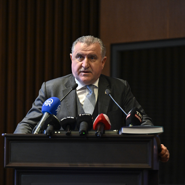 Bakan Bak, Avrupa şampiyonu Beşiktaş’ı kutladı!