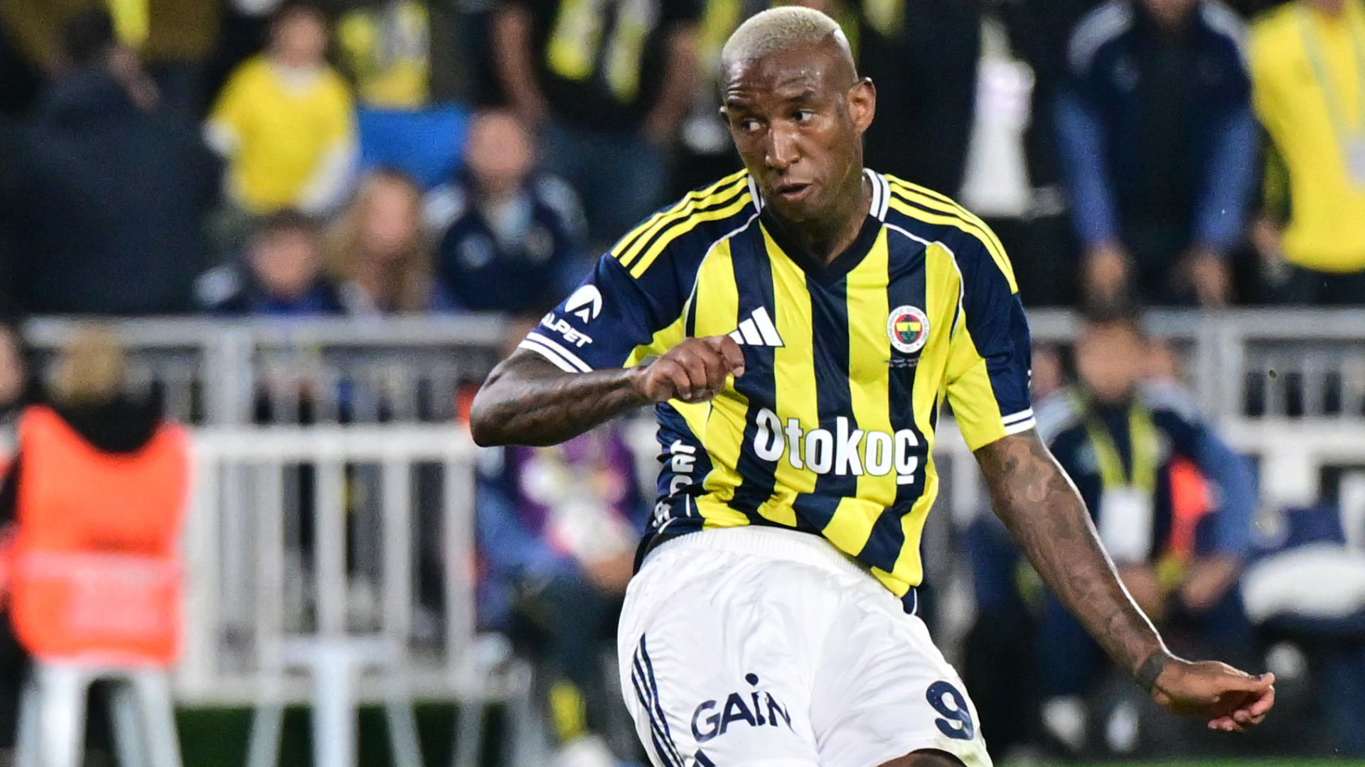 Galatasaray-Fenerbahçe derbisinde penaltı kararı: Talisca yararlanamadı!