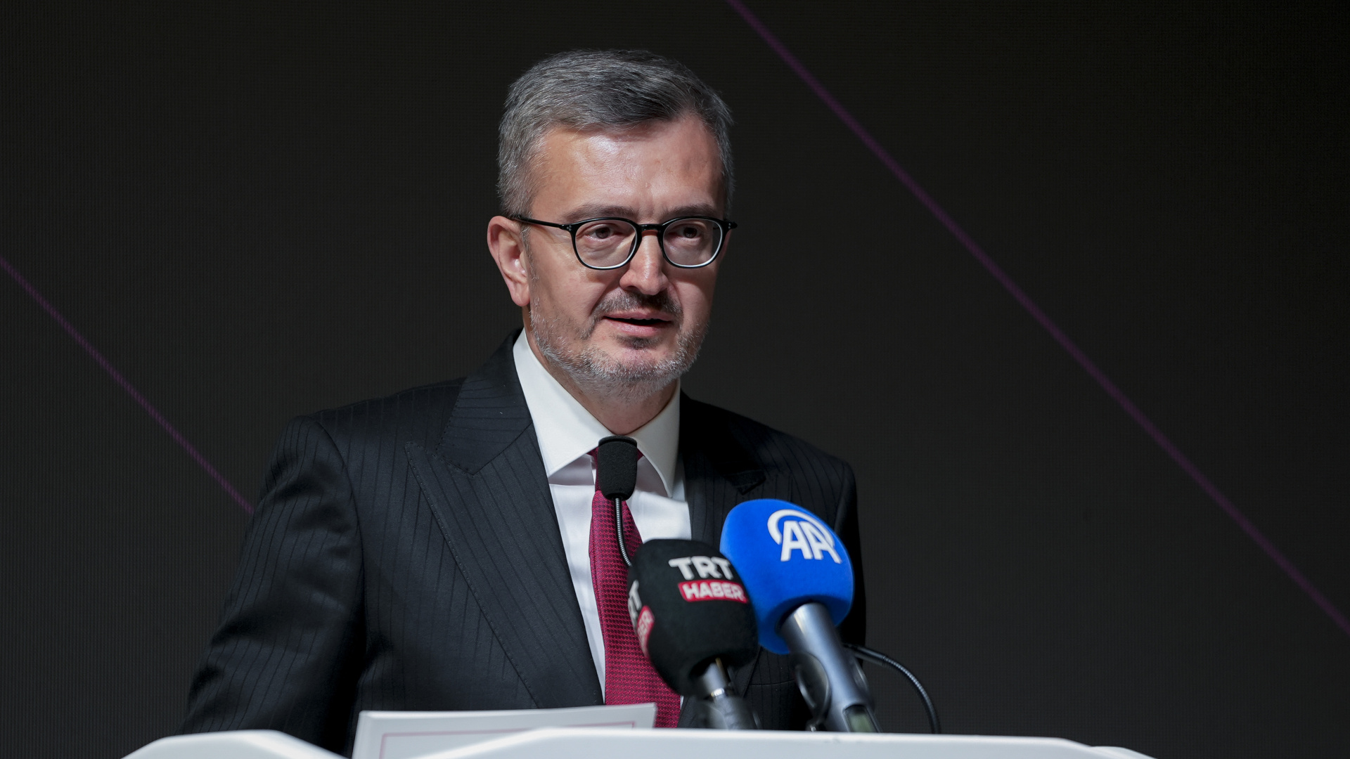 Burhanettin Duran: Bir Dönüm Noktasından Geçiyoruz