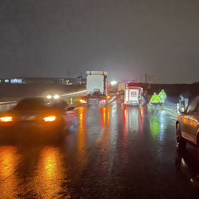 Şarampole devrilen otomobilde 6 kişi yaralandı