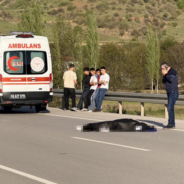 Motosiklet sürücüsü kazada can verdi