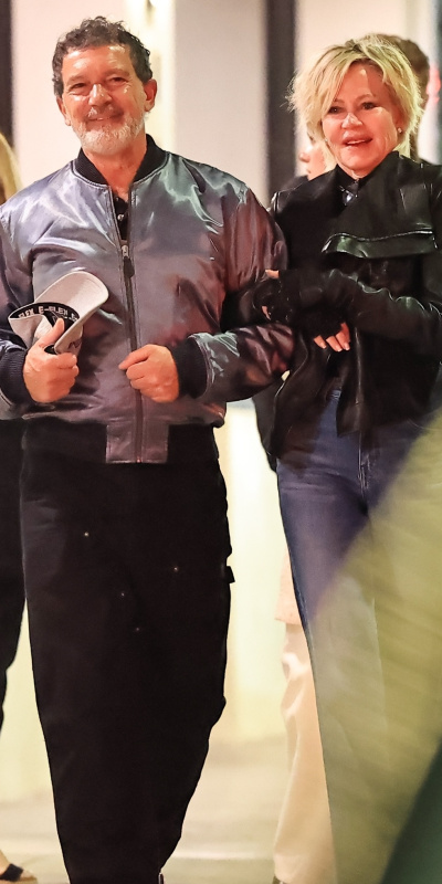 Eski eşler kol kola