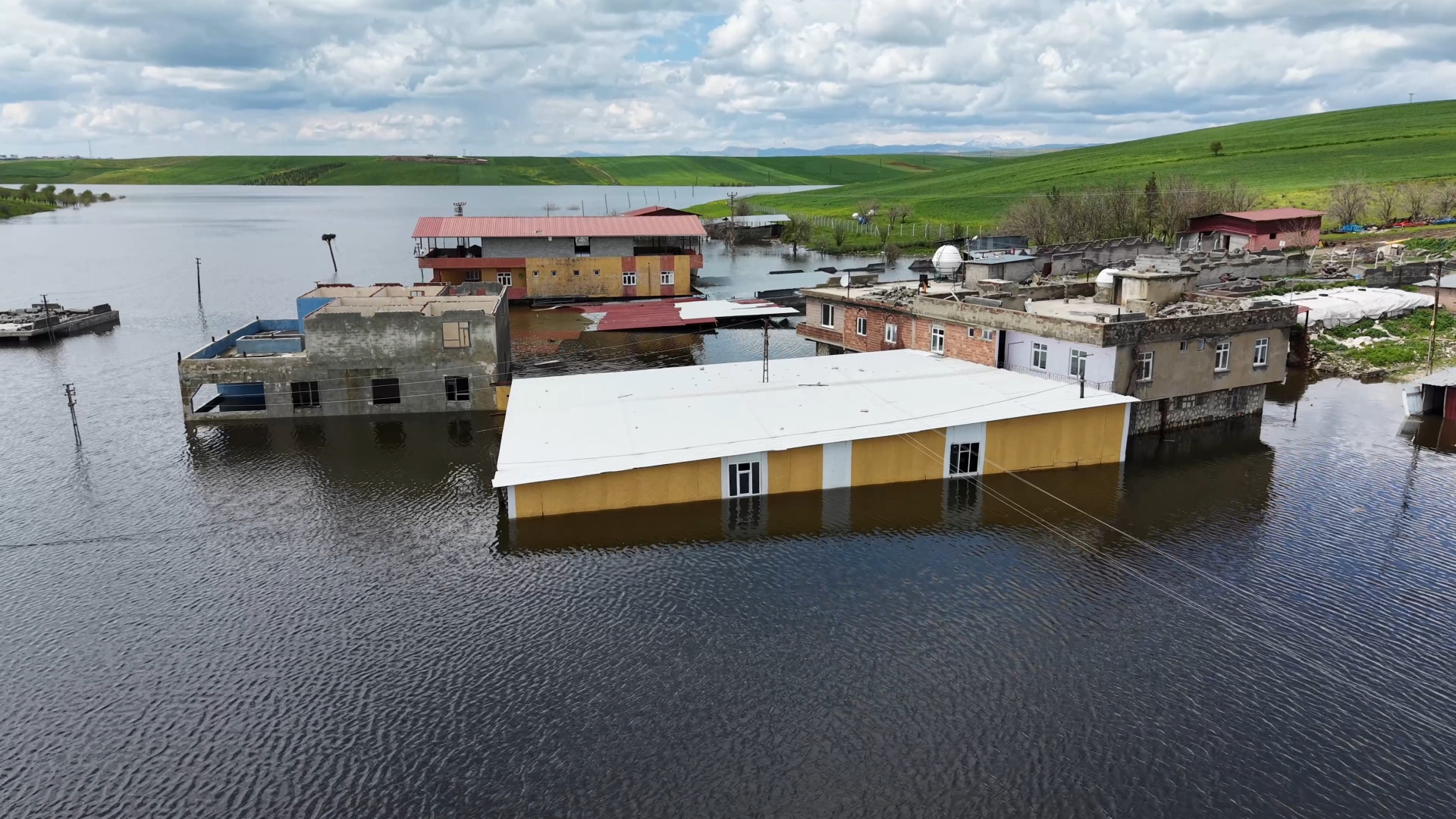 Diyarbakır haberleri: Baraj kapakları açıldı, boşaltılan 10 ev su altında kaldı | Son dakika haberleri