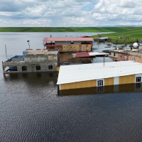Kapaklar açıldı, boş evler su altında