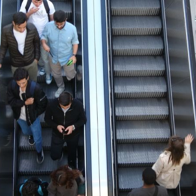 2 metro istasyonu kapatıldı